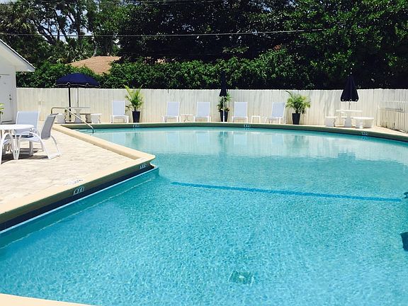 Huge Pool/Deck and Clubhouse