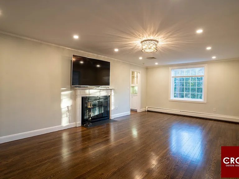 40 Puddingstone Ln #1D — Photo 4