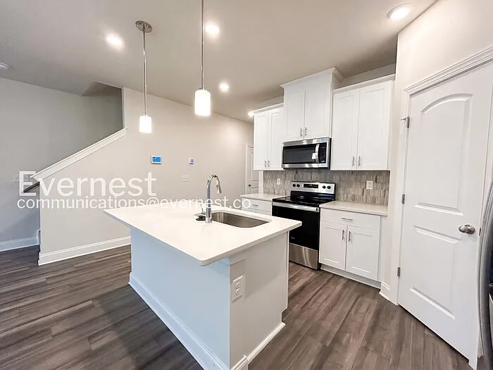 4522 Skywood Ln — Photo 6