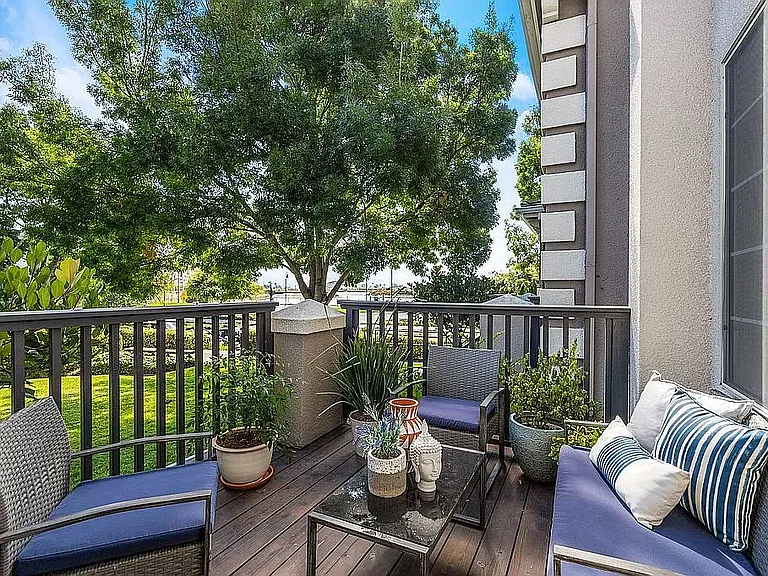 125 Sydney Ln — Photo 16
