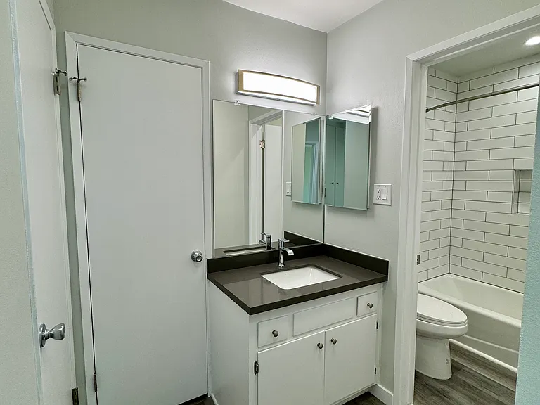La Vannessa Apartments — Photo 18