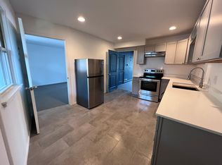 630 Green Bay Rd APT 202, Kenilworth, IL 60043