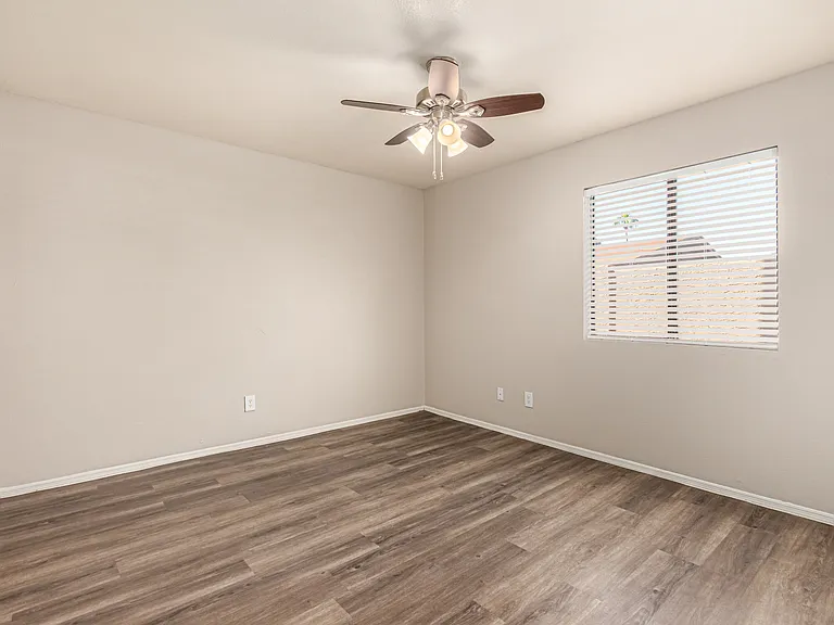 Goldcrest Apartments — Photo 20