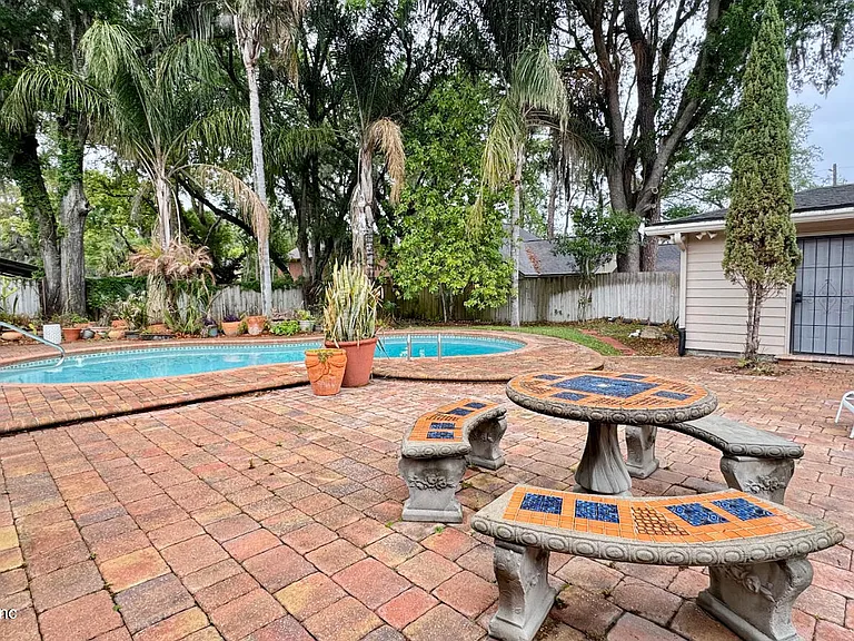5557 Floral Ave — Photo 1