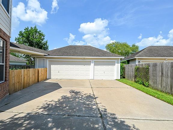 3rd image of 2401 Echo Harbor Dr