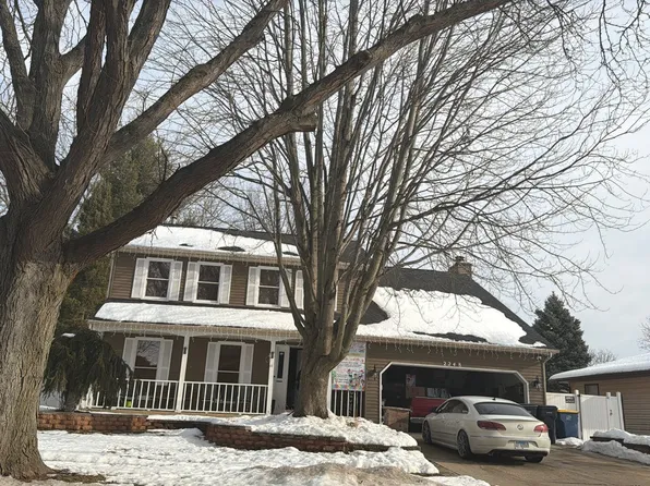 2248 Valley Creek Dr, Elgin, IL 60123