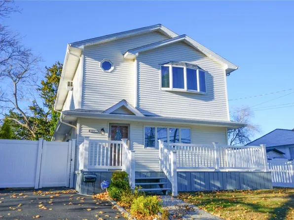 103 Tremont Road, Lindenhurst, NY 11757