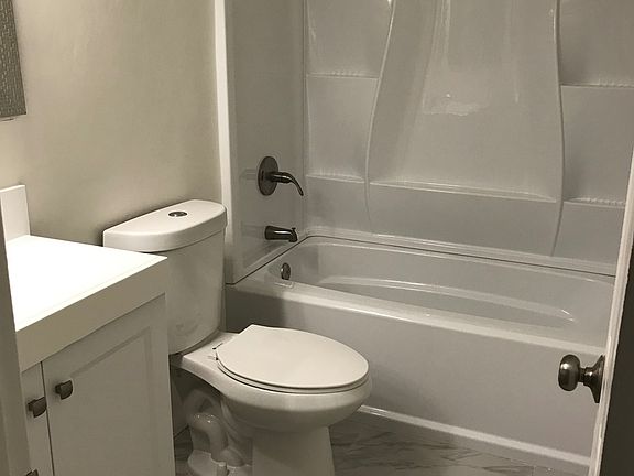3rd image of 4781 Seminole Dr APT 1