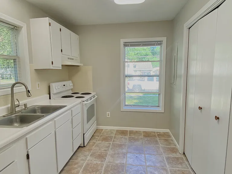 6528 Rosebelle Ave — Photo 12