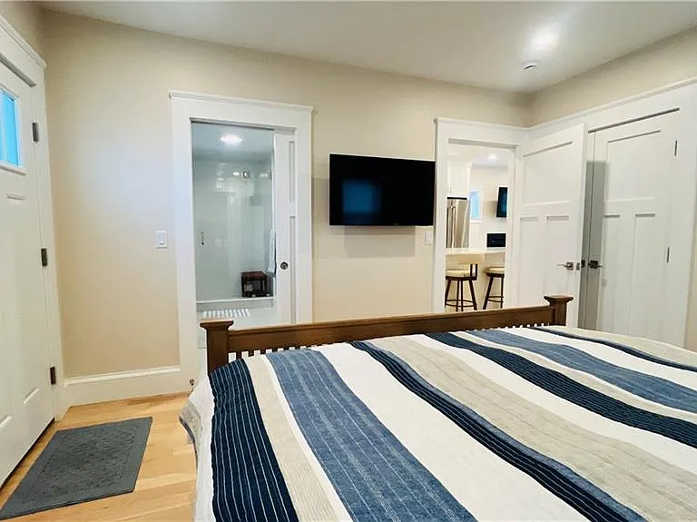 35 Memorial Blvd #1 — Photo 25
