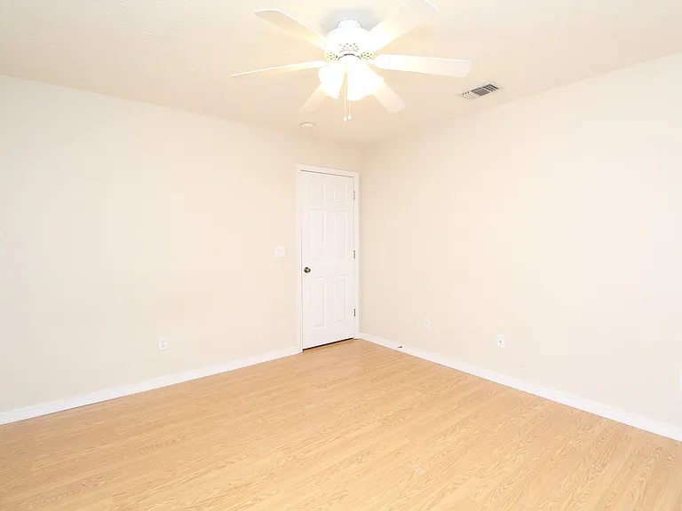 4150 Oak Pointe Dr — Photo 17