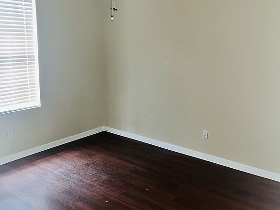 3rd image of 940-960 Waring St #940