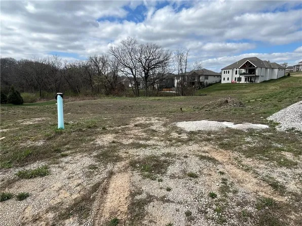 7216 Parkhill St, Shawnee, KS 66216