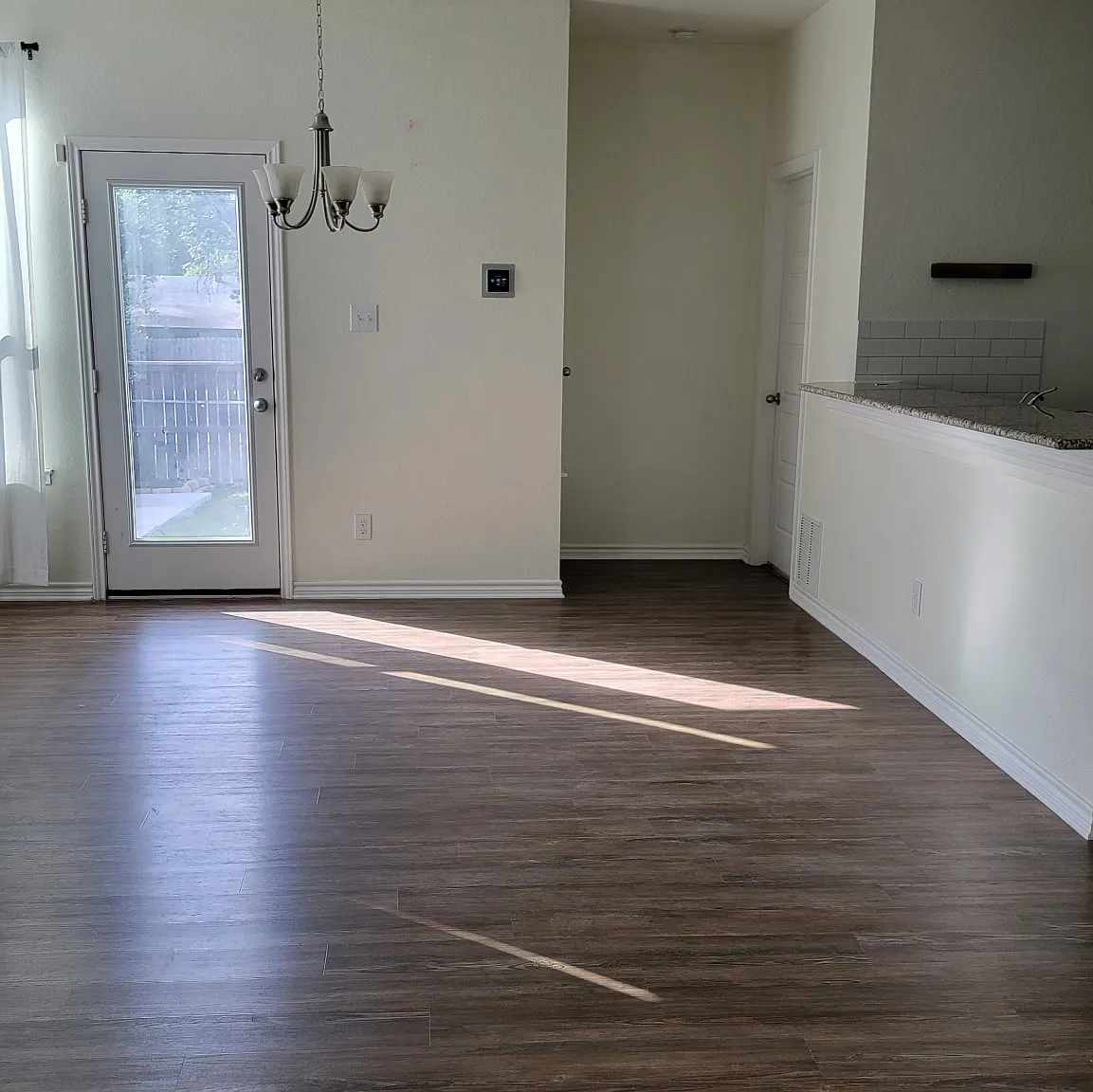 3 bed, 1353 sqft, $1,850 — Photo 3