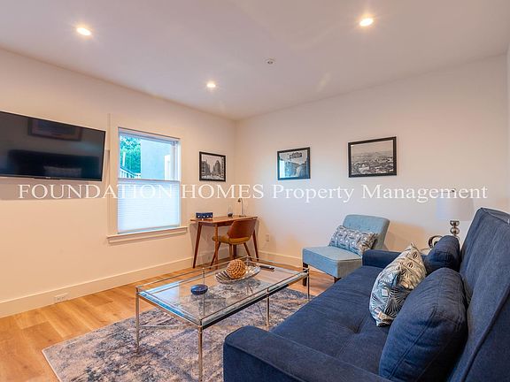 2nd image of 14 Princess Ln APT 4