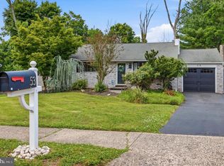 53 Skyline Dr, Audubon, PA 19403
