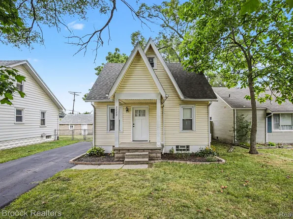 2229 Rosemary Ave, Waterford, MI 48328