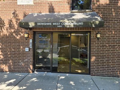 6400 N Sacramento Ave APT 205, Chicago, IL, 60645