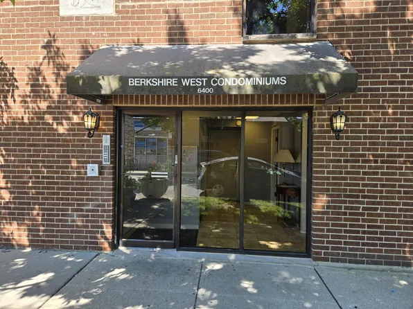 6400 N Sacramento Ave APT 205, Chicago, IL 60645