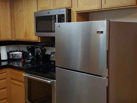 5th image of 713 Los Huecos Dr