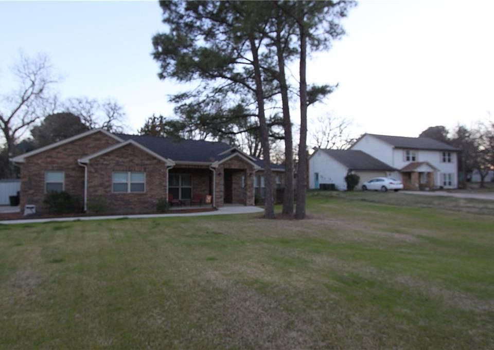 1st image of 130 Bluebonnet Dr