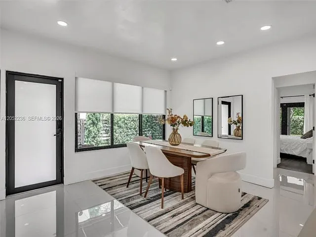 3 bed, 3.0 bath, $7,200 — Photo 2