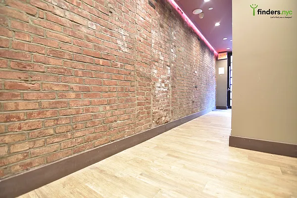 Rented by Clove Realty LLC | media 18