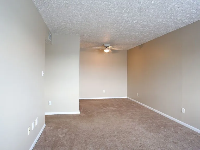 Stadium View Apartments — Photo 7