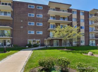 5300 Walnut Ave APT 15A, Downers Grove, IL 60515