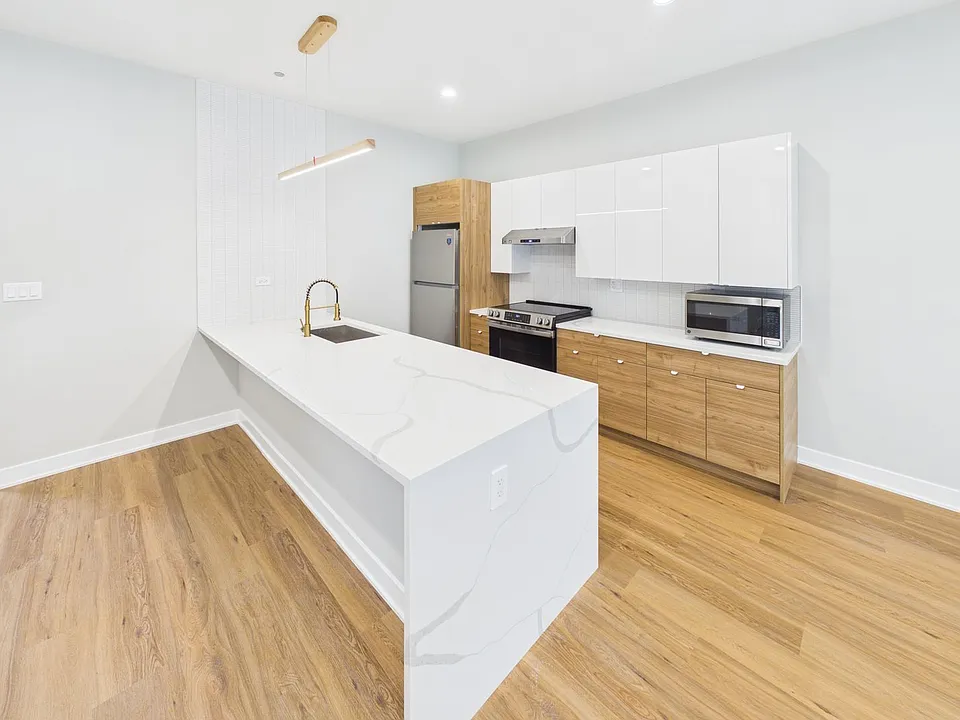 2849-41 W 24th Blvd #1R