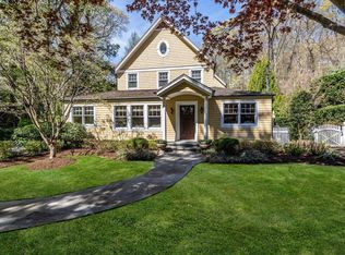 111 Little Neck Rd, Centerport, NY 11721