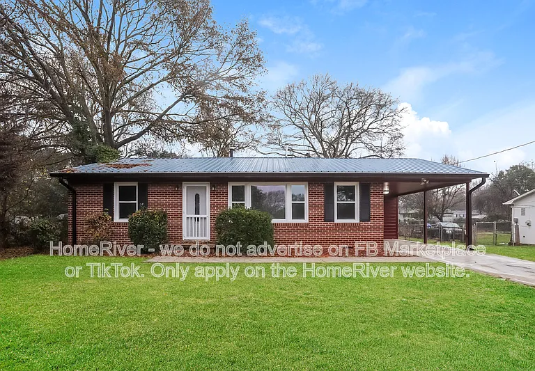 309 E Meadow Dr — Photo 1