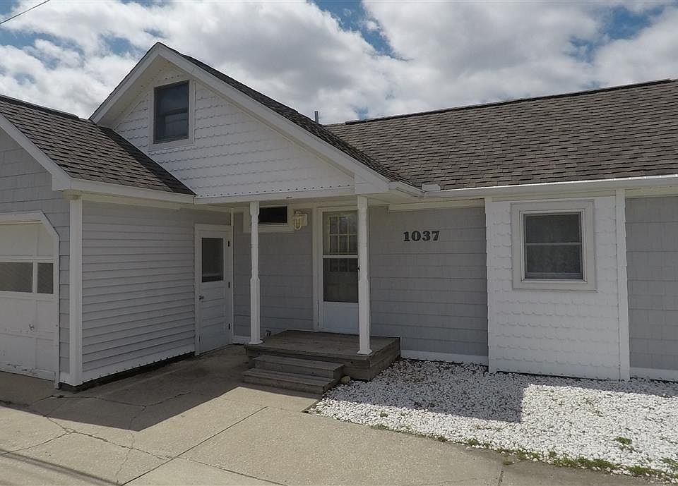 1st image of 1037 E Lake Mitchell Dr