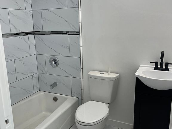 5th image of 710 W 81st St #712