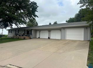 501 Virginia Cir, Alton, IA 51003