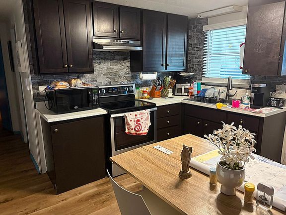 3rd image of 108 Forest Dr