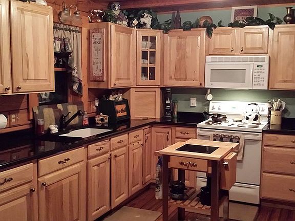 Kitchen - Granite & Hickory