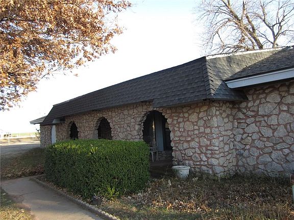 2nd image of 14600 Arrowhead Dr