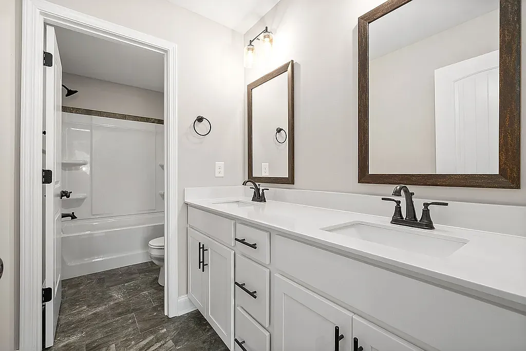4 bed, 2.5 bath, 2140 sqft, $2,450 — Photo 4