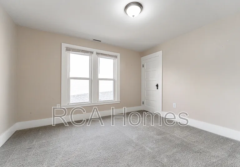 1037 E Tabor St — Photo 10