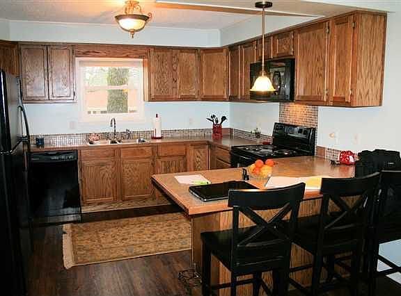 3rd image of 4905 Candlewick Ln