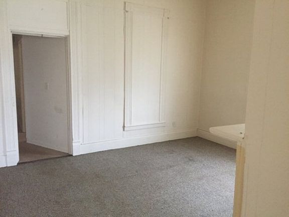 4th image of 418 Walnut St