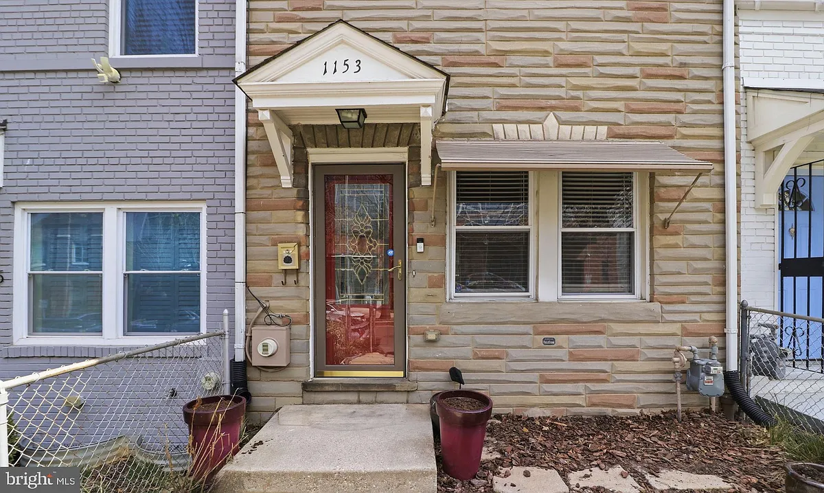 Building Photo - 1153 3rd St NE