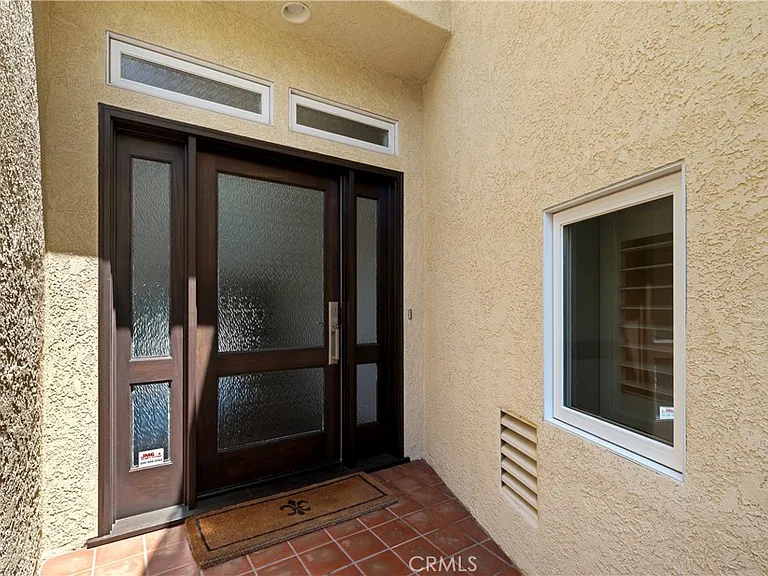 315 Carnation Ave — Photo 2