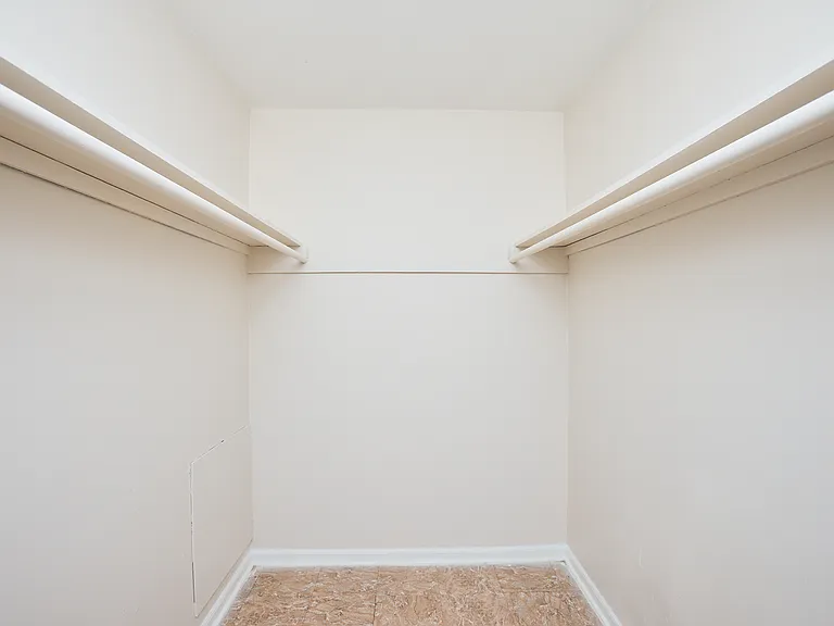 Lenox Apartments — Photo 11