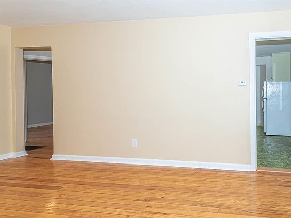 5th image of 2538 Parkwood Ave