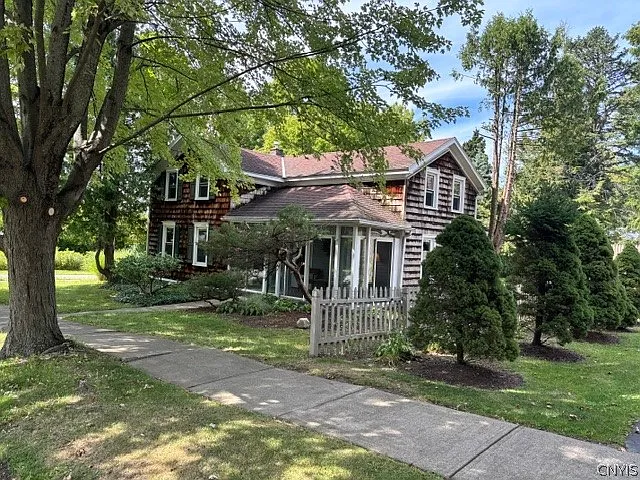 3 bed, 1.5 bath, 1120 sqft, $2,900 — Photo 2