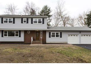 6 Berkshire Dr, East Windsor, NJ 08520