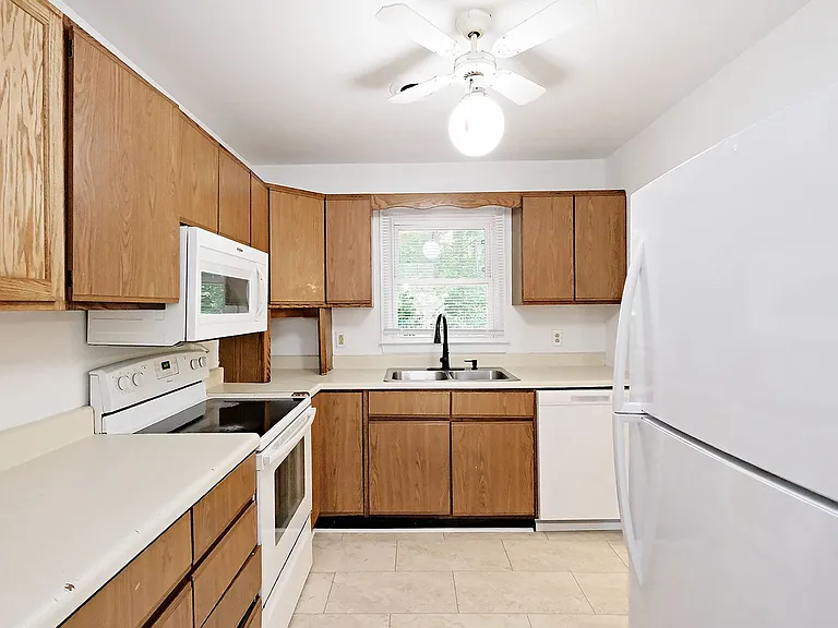 205 Saint Ives Rd — Photo 8