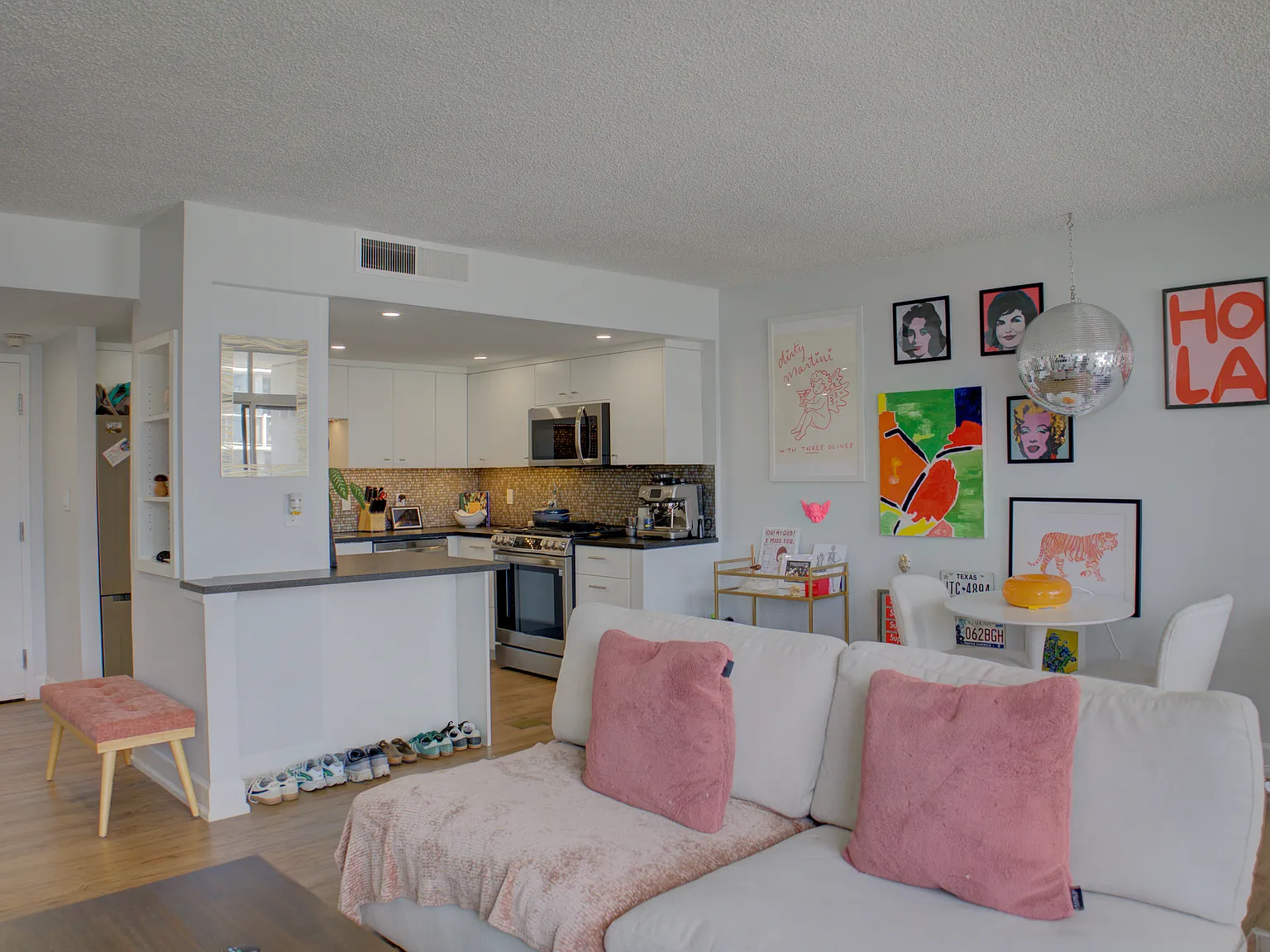 1 bed, 720 sqft, $1,825 — Photo 2